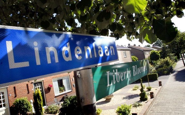 STAPHORST - Straatnaambord van De Lindelaan in Staphorst (Overijssel), de straat waarin dinsdag een 3-jarig meisje om het leven is gekomen in haar ouderlijke woning. De 29-jarige moeder van het meisje is aangehouden. Foto ANP