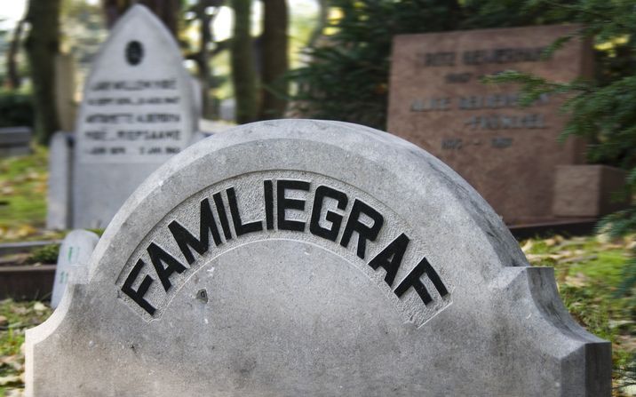 HILVERSUM - De EO toert volgend jaar in een Fiat 500 met een blankhouten doodskist op het dak door Nederland om met mensen te praten over de dood. De omroep wijdt er een serie tv-uitzendingen aan. Foto ANP