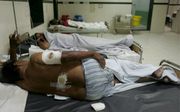 Gewonden in een ziekenhuis in Jaipur, India, na bloedige aanslagen van dinsdag. Foto EPA