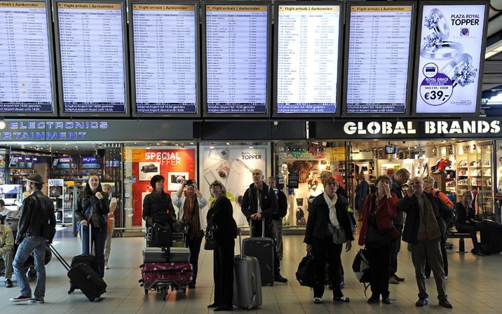 Gestrande passagiers op Schiphol. Foto ANP.