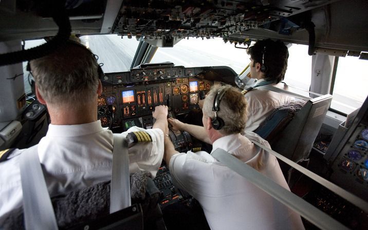 BADHOEVEDORP– Piloten gaan maandag een publieksvriendelijke actie voeren op Schiphol omdat ze ontevreden zijn over hun werk- en rusttijden. De piloten vinden dat ze te lang achter elkaar moeten werken. Foto ANP