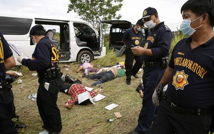 MANILLA – Het dodental van de massamoord op het Filipijnse eiland Mindanao is tot 52 opgelopen. Dat heeft de Filipijnse politie gisteren laten weten. Maandag en dinsdag waren al 46 lichamen getraceerd. Onder de slachtoffers bevonden zich familieleden van 