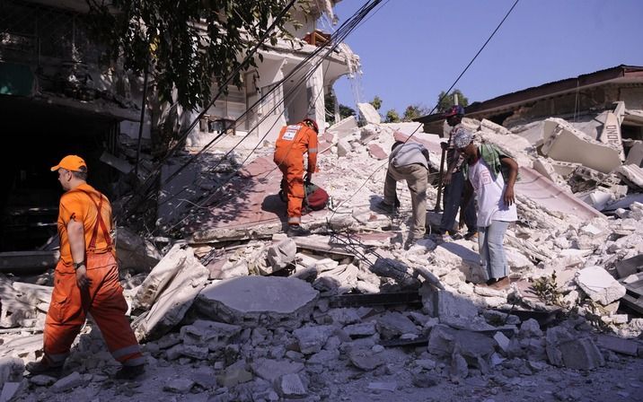 DEN HAAG/WILLEMSTAD– Van achttien Nederlanders, Antillianen en Arubanen die zich tijdens de aardbeving op Haïti bevonden, is zaterdag nog niets vernomen. Foto EPA