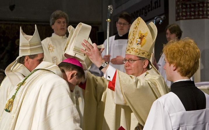 In de Utrechtse kathedrale kerk van Sint Catharina zijn monseigneur Ted Hoogenboom en monseigneur Herman Woorts zaterdag ingewijd tot hulpbisschop van Utrecht. Foto ANP