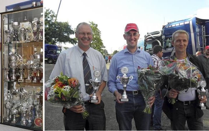 Het chauffeursvak is een passie voor Jaap van Splunter uit Ouddorp. De buschauffeur heeft een vitrinekast vol gewonnen prijzen (l.). Bij het Nederlands kampioenschap behendigheidsrijden won hij 1 september de eerste prijs. Foto’s Eilandennieuws