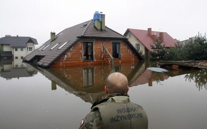 CHELM MALSY – Ondergelopen huizen in Chelm Malsy (Silizië). Het waterpeil in de rivier de Vistula zakt, maar de oevers van de rivier zijn verzakt en instabiel. Hevige regenval veroorzaakte de afgelopen dagen zware overstromingen in het zuiden van Polen. F