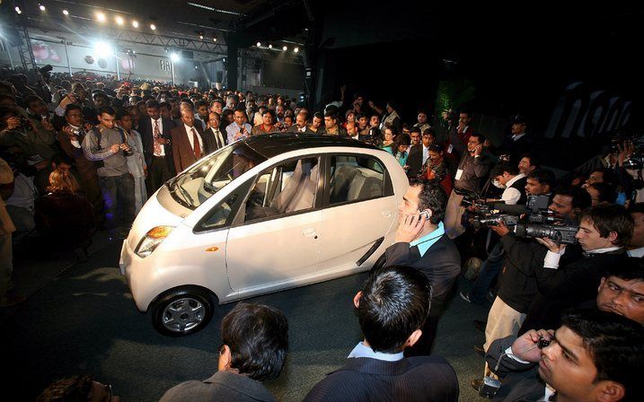 Het Indiase Tata Motors presenteert donderdag de Nano, de goedkoopste auto ter wereld. Foto EPA