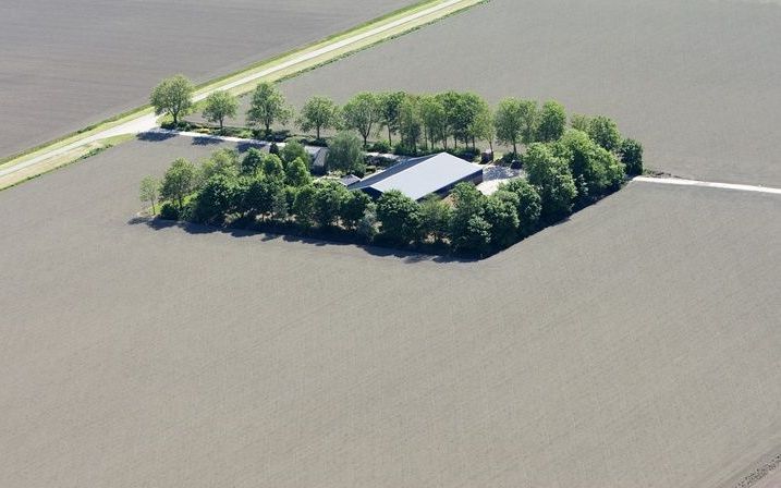 LELYSTAD – Behalve zorginstellingen en paardenhouders melden ook particulieren zich vaak voor boerderijen die te koop staan. In het afgelopen kwartaal werden 480 woonboerderijen verkocht. Gemeenten zijn echter niet altijd even gelukkig met aanpassingen va