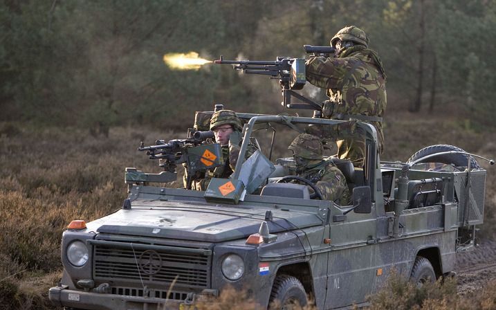 Nederlandse militairen oefenen voor uitzending naar Afghanistan. - Foto ANP