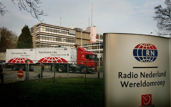 HILVERSUM – Radio Nederland Wereldomroep heeft donderdag een online griepdossier gelanceerd in zeven talen (Nederlands, Engels, Spaans, Frans, Indonesisch, Chinees, en Arabisch). Bedoeling is mensen wereldwijd, met name in arme gebieden, feitelijk te info