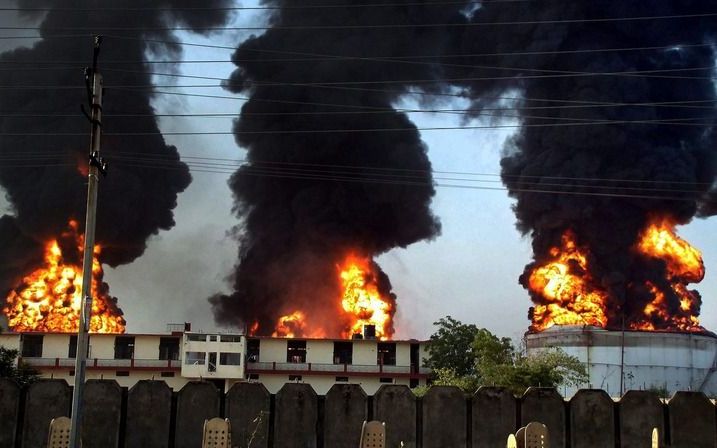 Brand in een opslagplaats voor olie in de buurt van Jaipur. Foto EPA