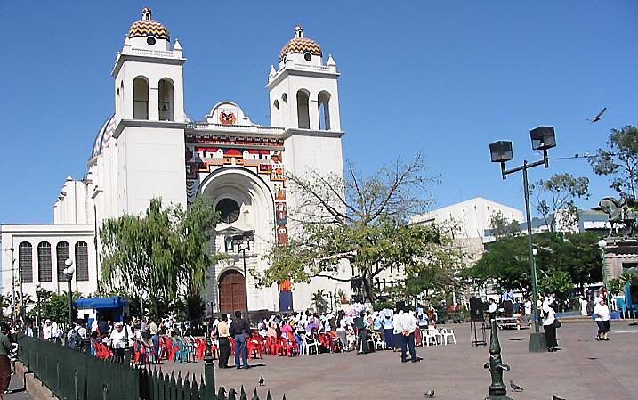 De kathedraal van San Salvador. Foto Pedro Nonualco, Wikimedia