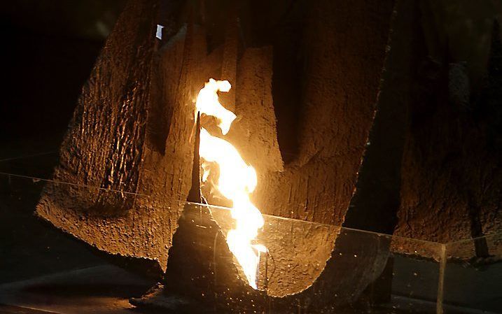 Eeuwige vlam voor de slachtoffers van de Holocaust in Yad Vashem, Jeruzalem. beeld AFP