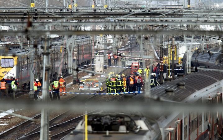 Onderzoek bij de treinen in Halle. Foto EPA