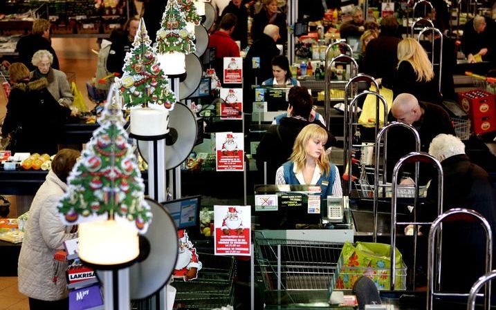 Kerstinkopen bij de supermarkt. Foto ANP