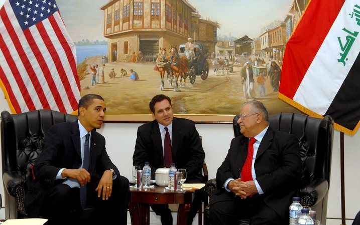 BAGDAD - President Obama ontmoet dinsdag de Iraakse president Talabani (r.) in Camp Victory in Bagdad. Foto EPA