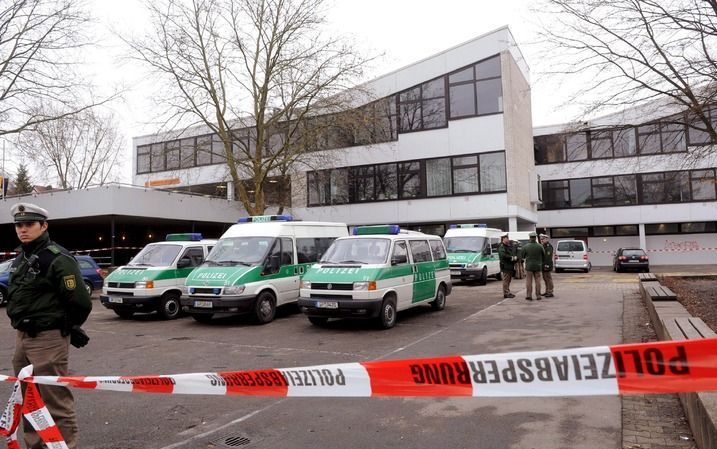 WINNENDEN – De middelbare school in het Zuid–Duitse Winnenden waar een 17–jarige ex–leerling eerder dit jaar amok maakte, wordt opgeknapt en daarna weer in gebruik genomen. Foto EPA