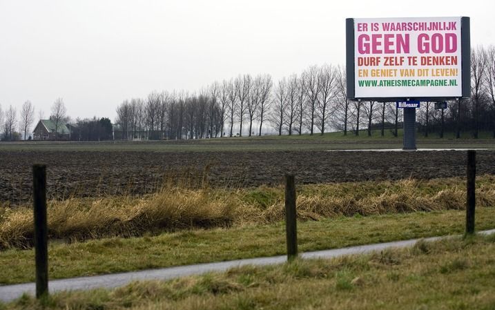 „Het naturalisme dat gelooft dat er buiten de materie om niets bestaat, is waarschijnlijk nog nooit zo invloedrijk geweest als juist in onze tijd. Als religie ter sprake komt, wordt zij bovendien vaak verbonden met achterlijkheid, onderdrukking en geweld.