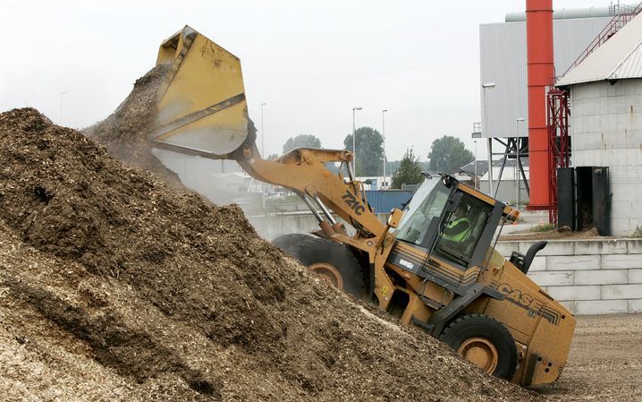 „Veel ondernemers ervaren onzekerheid over de beschikbaarheid van financiële middelen en biomassa.” Foto: houtsnippers die worden gebruikt voor de opwekking van elektriciteit. Foto ANP