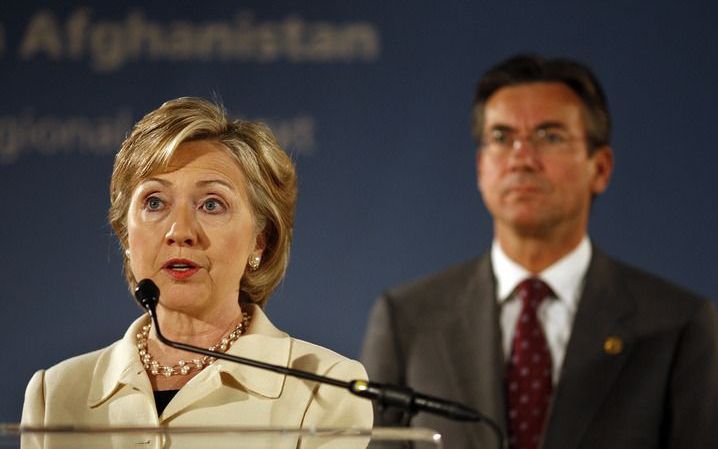 Minister Verhagen en Hillary Clinton tijdens de Afghanistanconferentie, eind maart in Den Haag. Foto ANP