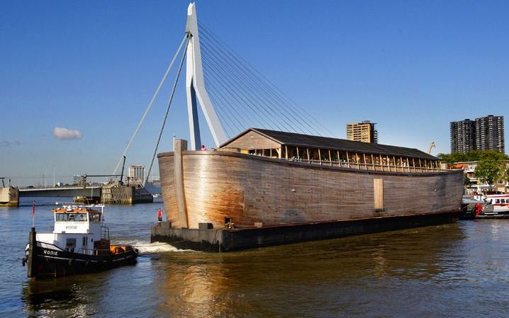 SLIEDRECHT - Kleine replica van de Ark van Noach in Rotterdam. Op de bouwplaats van een replica op ware grootte zijn afgelopen weekeinde voor duizenden euro's aan gereedschappen gestolen. Foto ANP