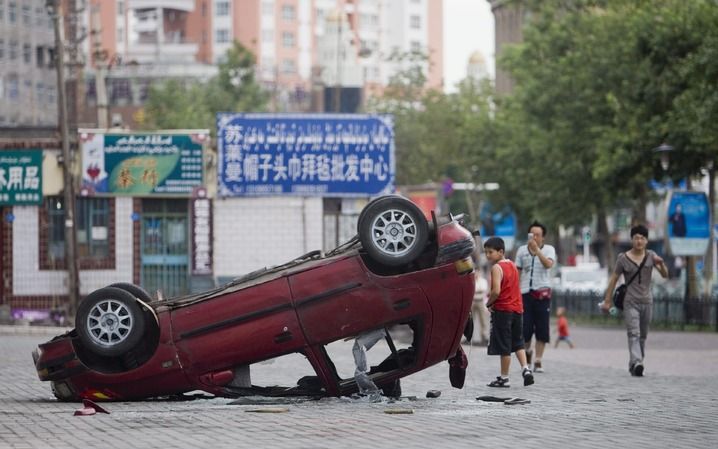 Het Wereldcongres van Oeigoeren (WUR) stelt dat het dodental door het geweld in de stad Urumqi veel hoger ligt dan de 150 waarvan de autoriteiten in China melding maakten. Vice–voorzitter Asgar Can van het WUR schat dat zondag 600 tot 800 mensen om het le