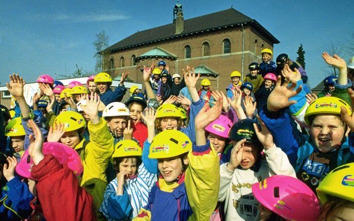 AMSTERDAM – Kinderen tot zeven jaar die beginnen met fietsen, dragen steeds vaker een helm. Dat zegt Consument en Veiligheid op basis van signalen van onder meer helmfabrikanten en scholen. Foto ANP