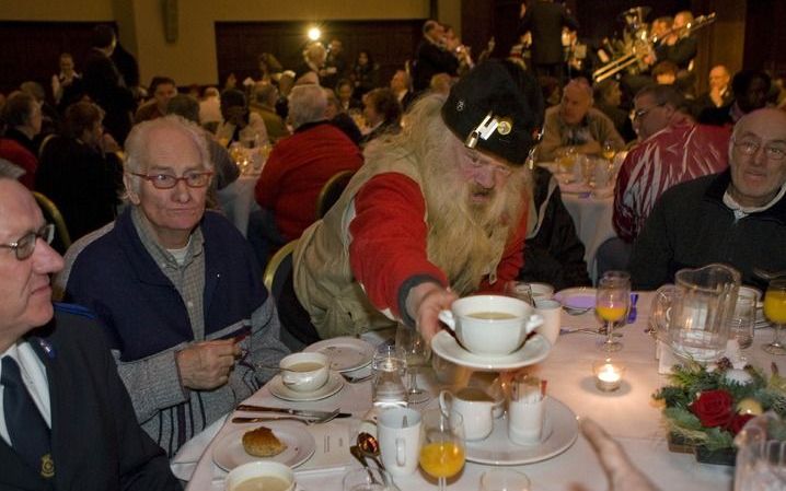 Kerstdiner voor dak- en thuislozen in Amsterdam, georganiseerd door het Leger des Heils. - Foto ANP