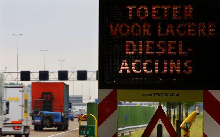 HOOFDDORP - Transport en Logistiek Nederland (TLN) en EVO, partners van Rijdend Nederland, roepen donderdag op tot een nationale actiedag tegen de stijgende dieselprijzen. De aanleiding is de stijging van de dieselprijs en de dreigende fiscale lastenverzw