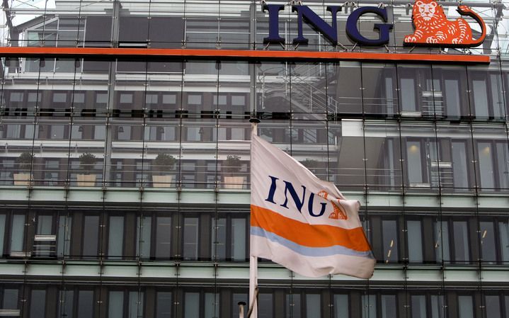 AMSTERDAM - Het hoofdkantoor van ING, zondag in Amsterdam. Het ministerie van Financien en De Nederlandsche Bank (DNB) hebben met ING Groep overeenstemming bereikt over versterking van het kernkapitaal van de bankverzekeraar. Dat maakte het ministerie van