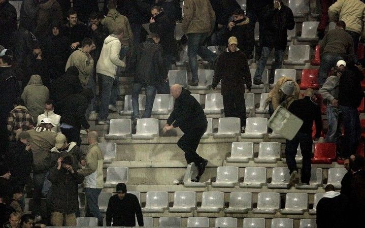 DEN HAAG - Voetbalfans slopen uit frustratie een stadion. Foto ANP