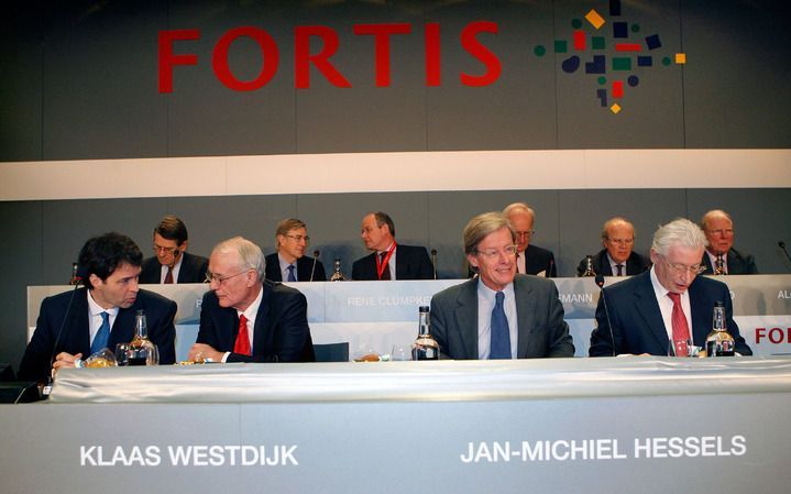 De aandeelhoudersvergadering van Fortis in de Flanders Expo in Gent is dinsdag ontaard in een chaos. Foto ANP