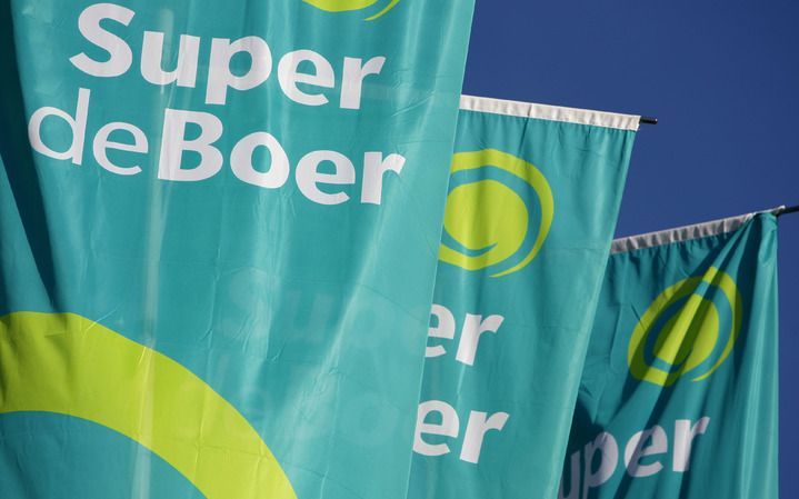 AMERSFOORT – In de strijd om de euro van de consument komt supermarktketen Super de Boer met ’Euromerk’. De allergoedkoopste producten van de supermarktketen worden in een nieuw jasje gestoken. Zo moet het voor de consument duidelijk worden dat voor elke 