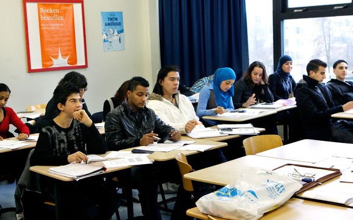 Het niveau van cursussen en opleidingen aan particuliere instituten voor volwassenenonderwijs is vaak onduidelijk. De instituten stellen nu zelf de waarde van de diploma’s vast, maar dat zou eigenlijk door een onafhankelijk instituut moeten gebeuren. Dat 