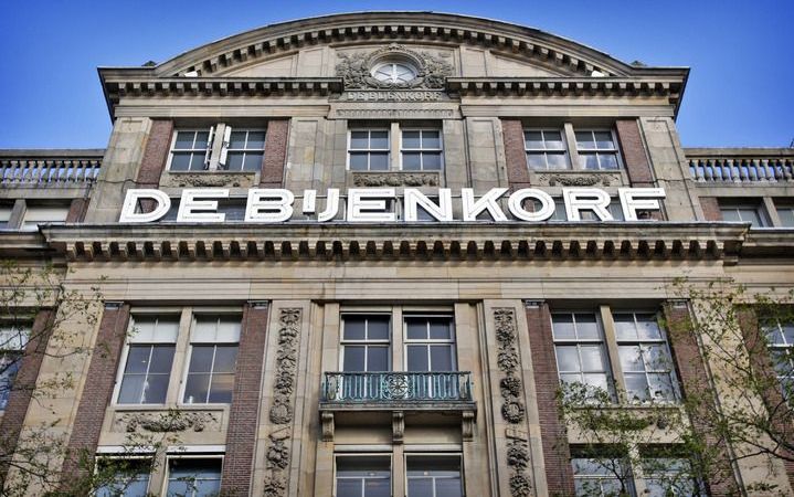 AMSTERDAM – Maxeda, de retailorganisatie achter winkelketens als de Bijenkorf en Praxis, overweegt de modedivisie te verkopen. Tot deze tak behoren de winkelketens V&amp;D, inclusief restaurantformule La Place, de Bijenkorf, Hunkemöller en M&amp;S Mode. F