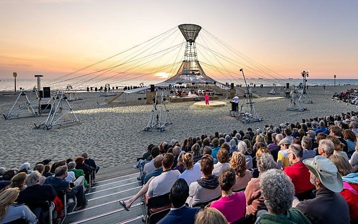 Een concert tijdens het Festival Classique op het Scheveningse strand. beeld Festival Classique