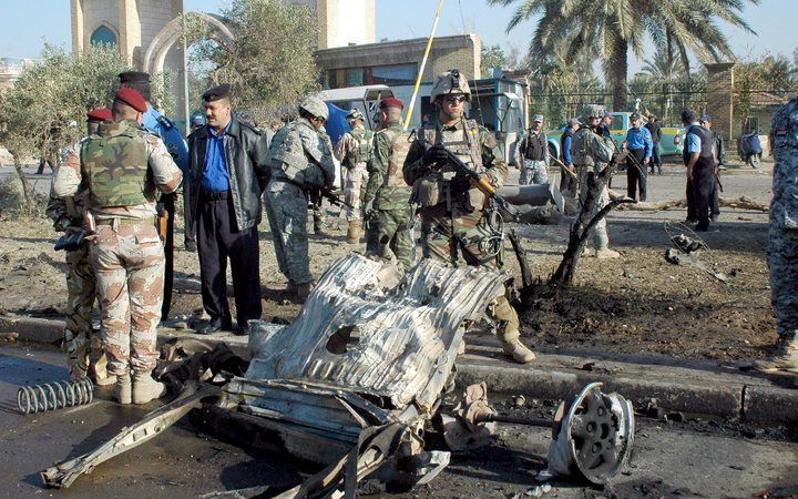 AMARA - Door drie autobommen zijn woensdag in de Iraakse stad Amara, de hoofdstad van de zuidelijke provincie Maysan, zeker 39 mensen omgekomen. Foto ANP.