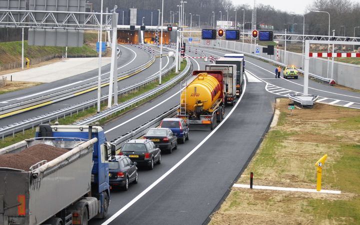 Volgens Rijkswaterstaat is alle ellende bij de tunnels te wijten aan de strenge regels van de nieuwe tunnelwet. Bij elke storing in de software van de veiligheidssystemen gaan de tunnels onverbiddelijk dicht. Foto ANP