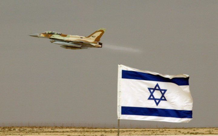 TEL AVIV - In Israël is een kankerverwekkende stof in cockpits van F-16I gevechtsvliegtuigen gevonden. In Nederland speelt dit probleem niet, omdat het een ander type toestel heeft dan Israël, zei een woordvoerder van het ministerie van Defensie gisteren.