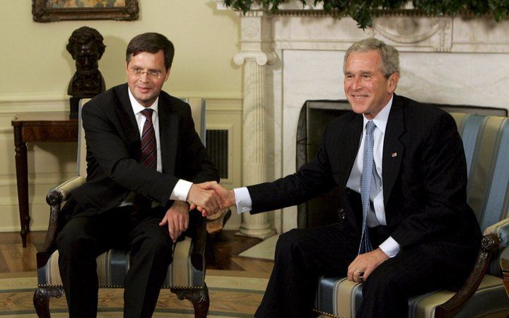 WASHINGTON – De Verenigde Staten waarderen de moed van de Nederlandse troepen in Afghanistan. Dat heeft de Amerikaanse president George Bush donderdag gezegd na overleg met de Nederlandse premier Balkenende in Washington. Bush voegde eraan toe dat de Afgh