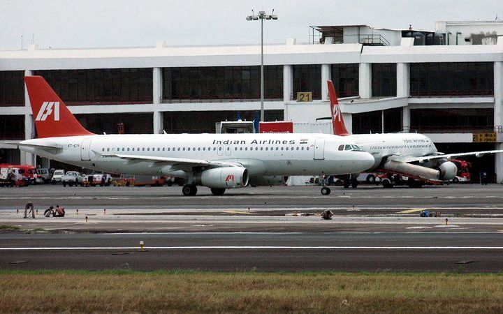 MUMBAI – In de verkeerstoren van de luchthaven van de Indiase hoofdstad Mumbai heerste onlangs flinke paniek: een vliegtuig dat daar had moeten landen, vloog over het vliegveld heen zonder ook maar een meter te dalen. De piloten van het vliegtuig waren in