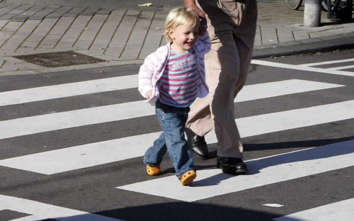 Om de stijgende lijn door toenemende verkeersdeelname een halt toe te roepen, zet Veilig Verkeer Nederland (VVN) in op meer zebrapaden. Foto ANP