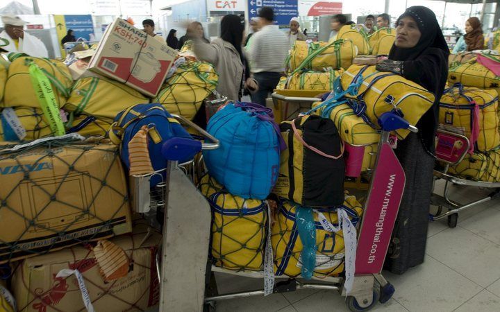 Gestrande reizigers op de luchthaven van Bangkok. Foto EPA