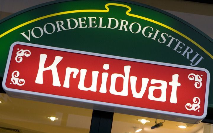 EDE – Opnieuw probeert een grote partij de Nederlandse markt voor mobiele telefonie op te schudden met lage tarieven. Kruidvat kondigde donderdag aan dat het volgende week begint met een aanbod waarbij voor 14 cent per minuut kan worden gebeld naar andere