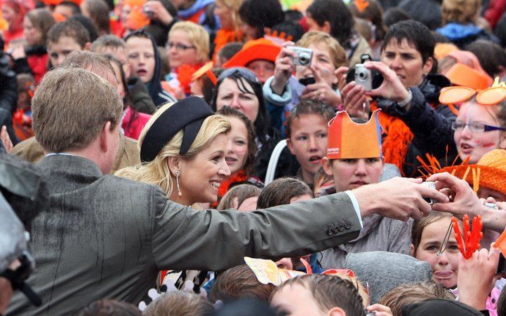 Prins Willem-Alexander en prinses Máxima in Wemeldinge. Foto ANP