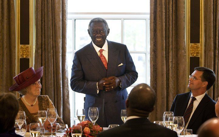 Minister Koenders (Ontwikkelingssamenwerking) heeft een hoge Ghanese prijs gekregen. Hij ontving die uit handen van de Ghanese president John Agyekum Kufuor, die dinsdag aan een driedaags staatsbezoek aan Nederland is begonnen.