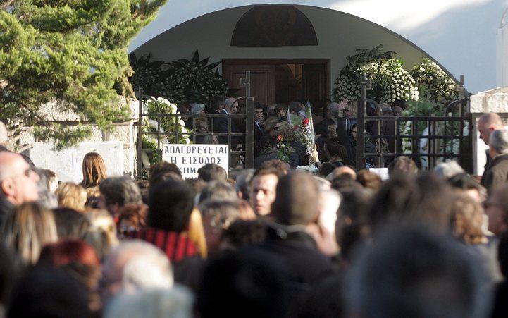 Bij de begrafenis in de buitenwijk Palio Faliro van Athene waren circa 6000 mensen aanwezig. Scholieren en studenten hadden vrijaf gekregen om de rouwdienst bij te kunnen wonen. De familie van het slachtoffer Alexis Grigoropoulos had verzocht om een waard