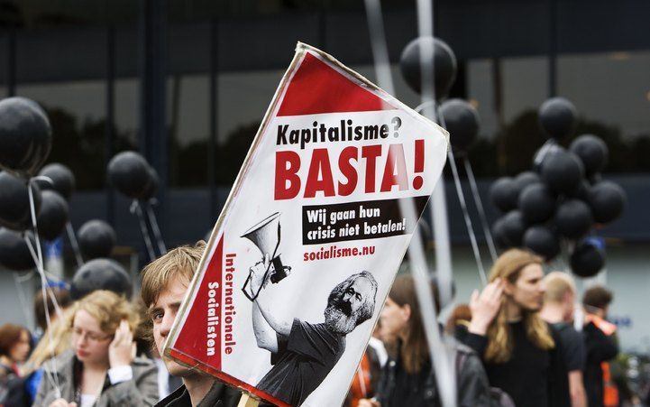 DEN HAAG – Op het Plein in Den Haag zijn maandagmiddag meer dan 150 studenten en medewerkers van universiteiten samengekomen om te demonstreren tegen het gebrek aan investeringen in het hoger ondewijs. Foto ANP