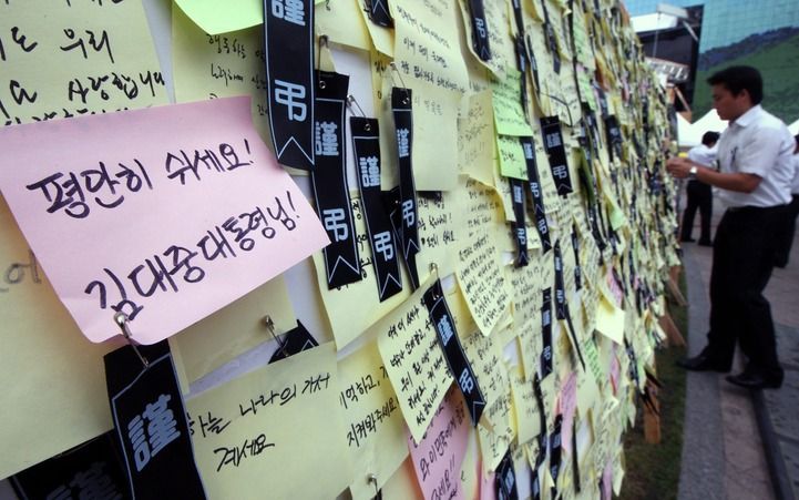 SEOUL - Briefjes van Zuid-Koreanen op een herdenkingswand. Foto EPA