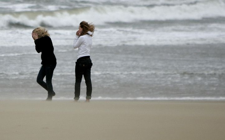 Vrijdagavond en zaterdagochtend worden zwaren windstoten verwacht. Foto ANP